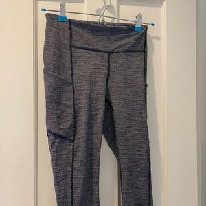 Lululemon size 4 gray knit leggings!
